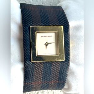 Beautiful and authentic BURBERRY Signature Collection Watch BU4007